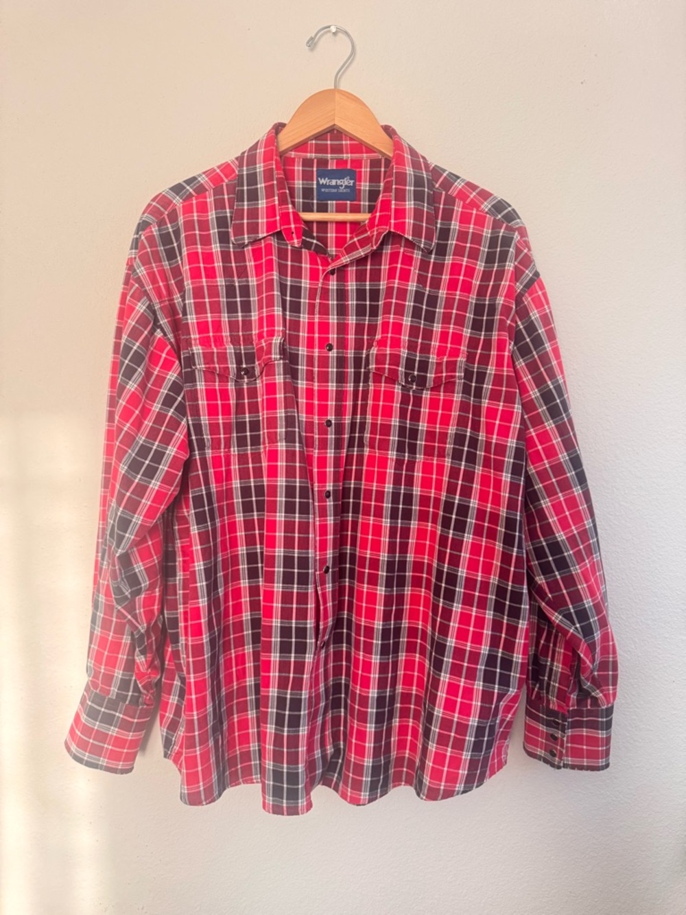 Vintage Wrangler Men’s L Red and Black Plaid Western Shirt w/ black Pearl Snaps